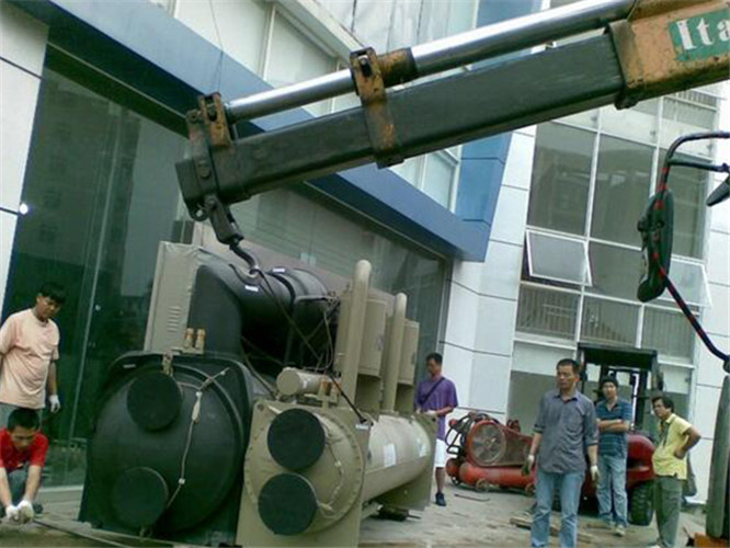 建德市随车吊和汽车吊的核心区别是什么？哪种更省钱？